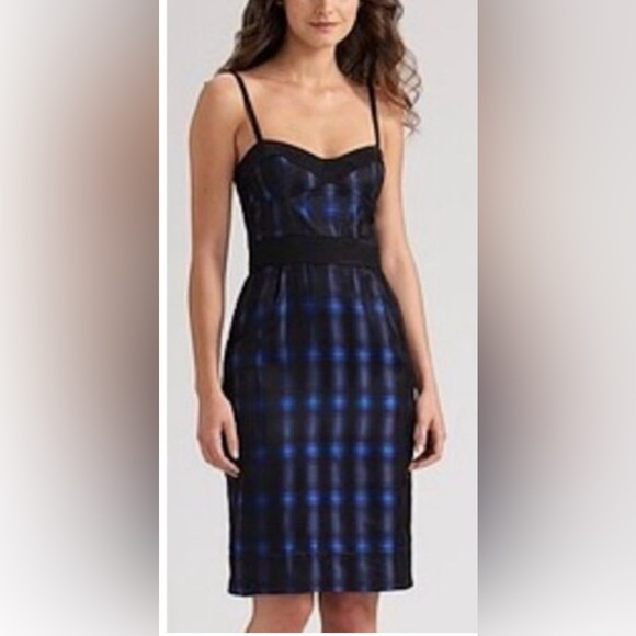 Diane Von Furstenberg Dresses & Skirts - EUC silk blend Diane Von Furstenberg dress